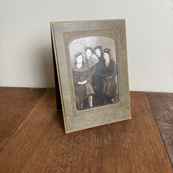 Vintage Photobooth Studio Photography‎ Group of 4 Women Girlfriends Best Friends - Picture 1 of 10